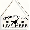 Letrero " Spoiled Cats live here"
